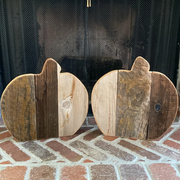 🍂 Reclaimed wood standing pumpkins 🍂 2 AVAILABLE/PRICE IS FOR 1 - Picture 2 of 11